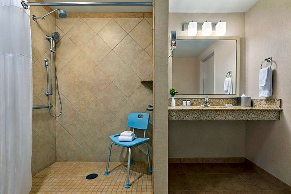 Delta Hotels by Marriott Helena Colonial