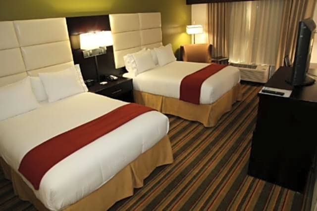 Holiday Inn Express & Suites - Huntsville Airport, an IHG Hotel