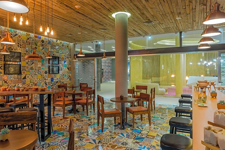 The Fives Downtown Hotel & Residences, Curio Collection by Hilton