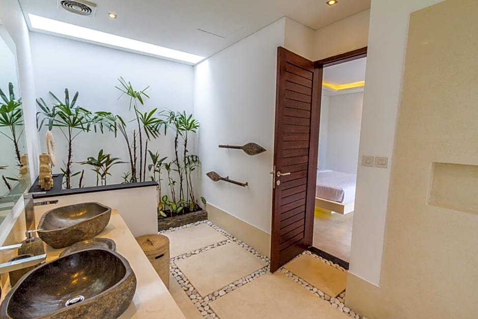 Villa Saha - Elegant 3-Bedroom in Seminyak