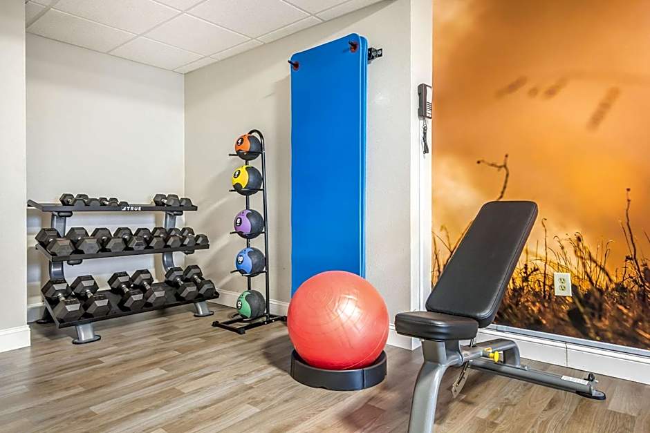 Clarion Pointe Richmond North Near University