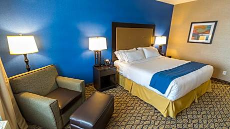 1 King Standard Accessible