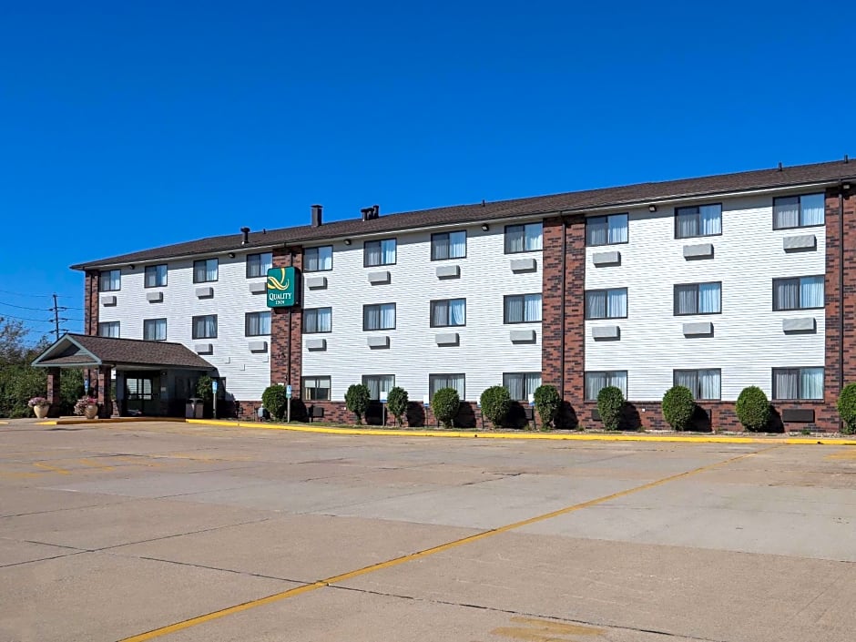 Quality Inn & Suites Bloomington I-55 and I-74