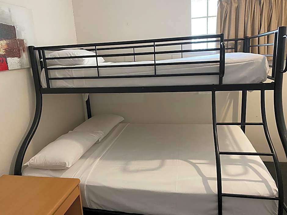 Cosmopolitan Motel & Serviced Apartments