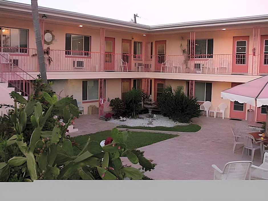 Carlton House Motel and Suites