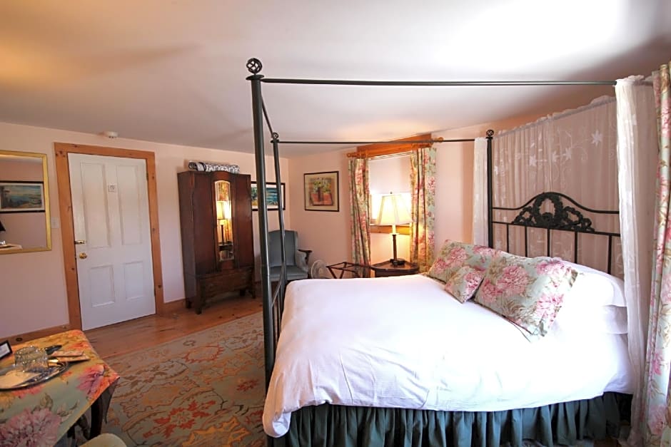 Highland Lake Inn