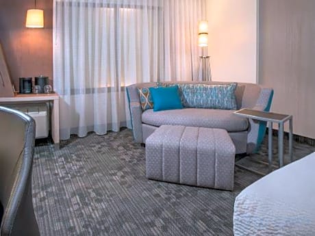 Suite, 2 Queen, Sofa bed
