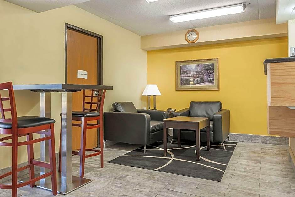 Quality Inn & Suites Pittsburgh Harmarville