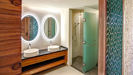 Family King Suite Ocean View 2 adults