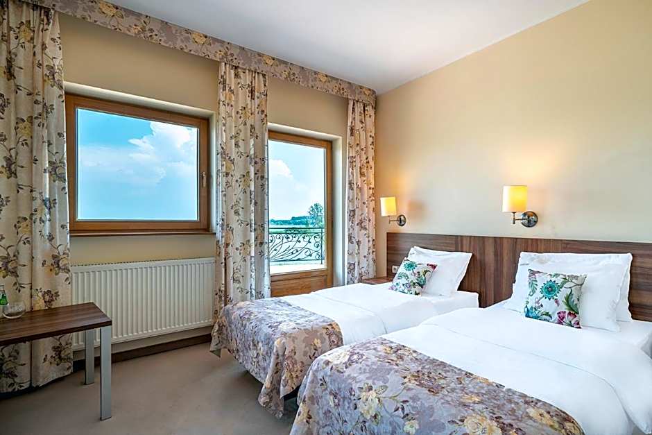 Łabędź Hotel Karczma