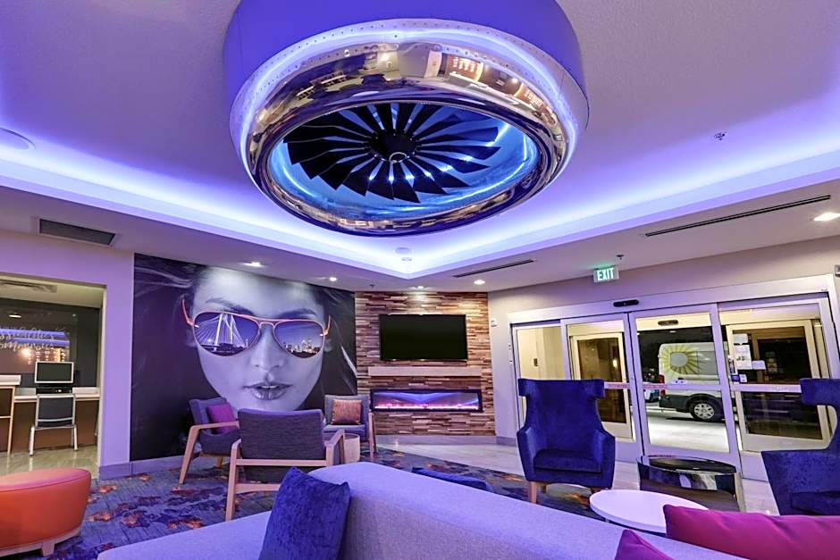 La Quinta Inn & Suites by Wyndham Dallas Love Field