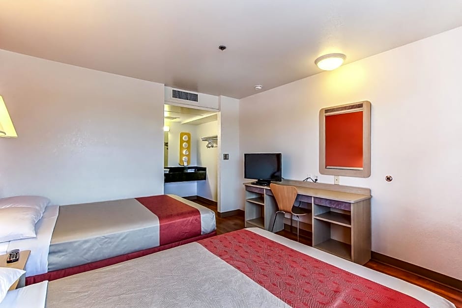 Motel 6-Salinas, CA - South - Monterey Area