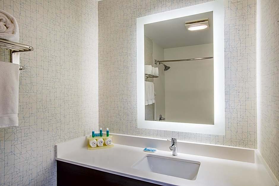 Holiday Inn Express Hotel & Suites Boston - Marlboro By IHG