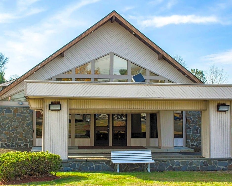 Econo Lodge Inn & Suites Colonie Center Mall