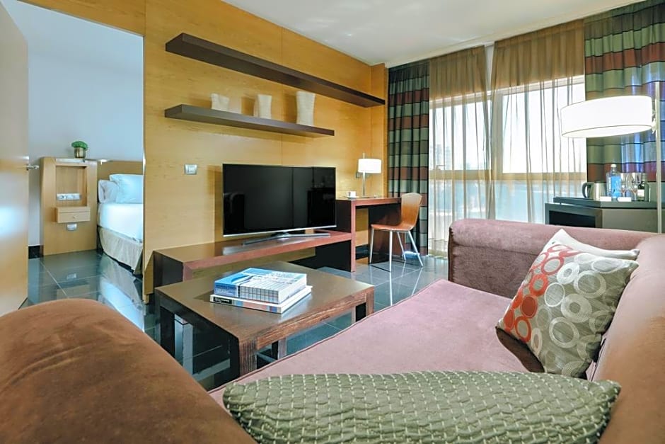 Hesperia Fira Suites