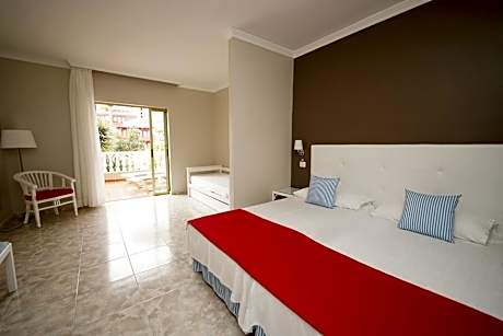 Family Room with Garden View