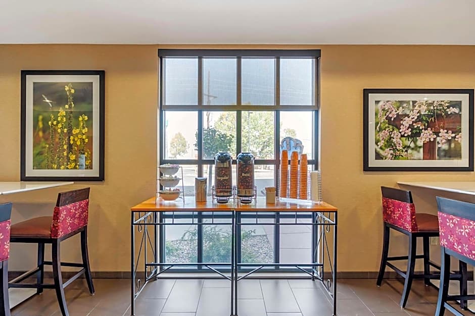 Comfort Inn & Suites