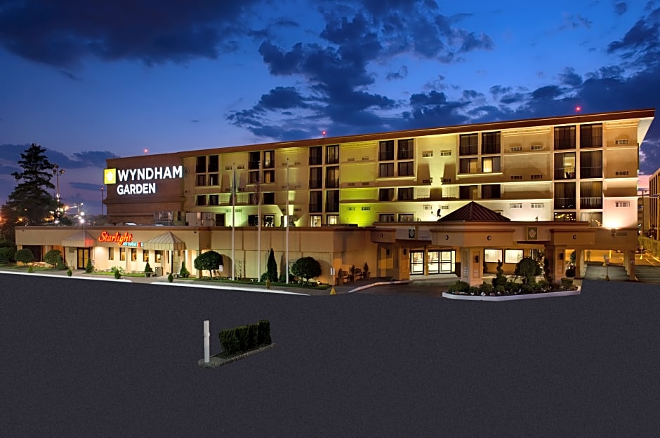 Wyndham Garden Hotel Newark Airport