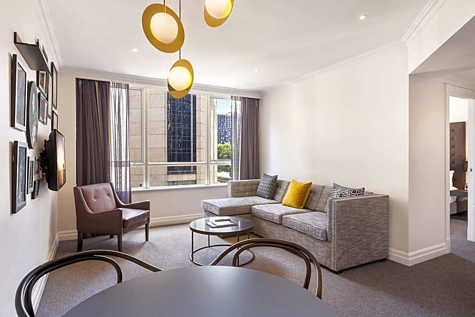 Mantra 2 Bond Street