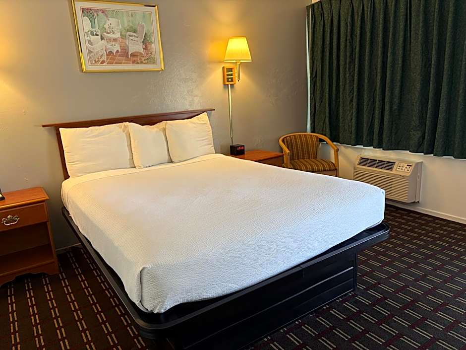 Lark Motel Willits