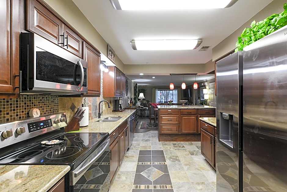 Luxury Condos at Thousand Hills - Heart of Branson - Beautifully remodeled - Spacious and Affordable