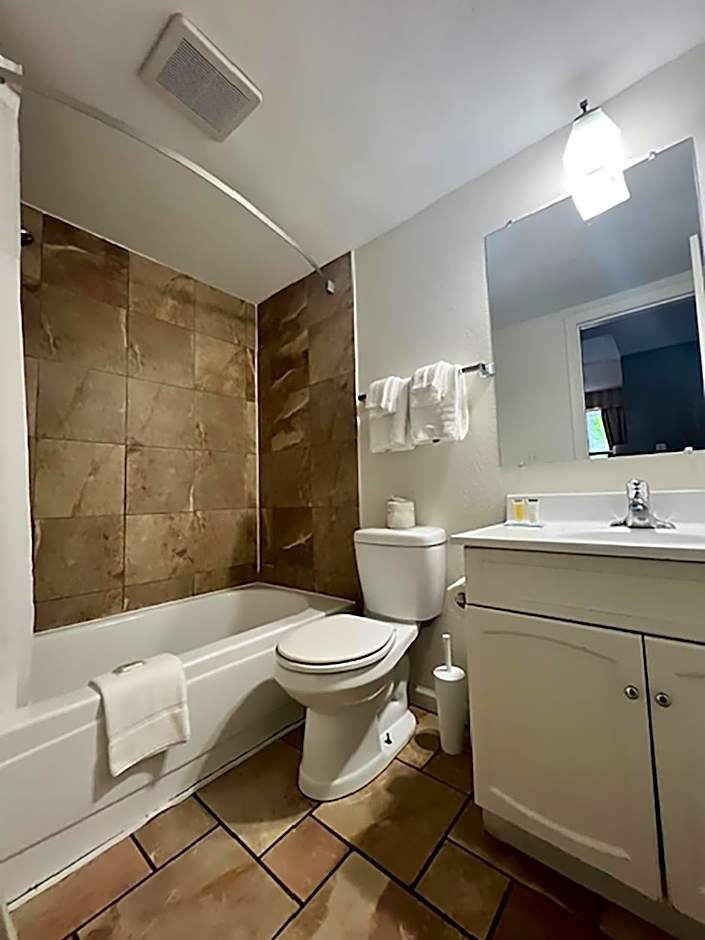 Travelodge by Wyndham Traverse City MI