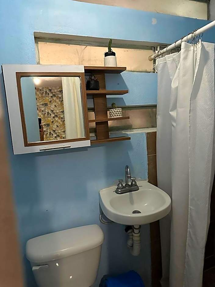 Casa Vázquez , "Como en casa" , hospédate con nosotros y recibirás una atención personalizada, servicio y confort nos distingue.