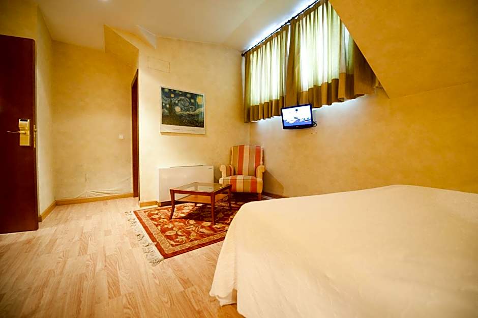 Photo 1 of 14 of 2 Double Beds