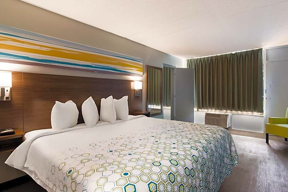 HomeTowne Studios by Red Roof Vero Beach - I-95