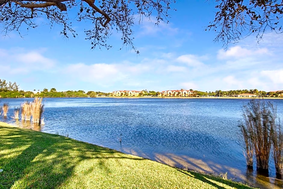 La Quinta Inn & Suites by Wyndham Fort Lauderdale Airport