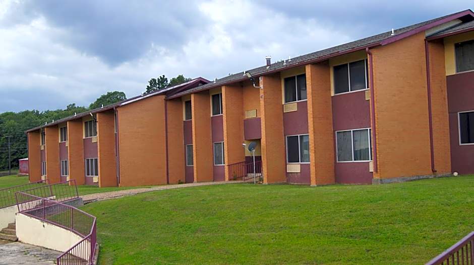 Holiday Lodge & Suites