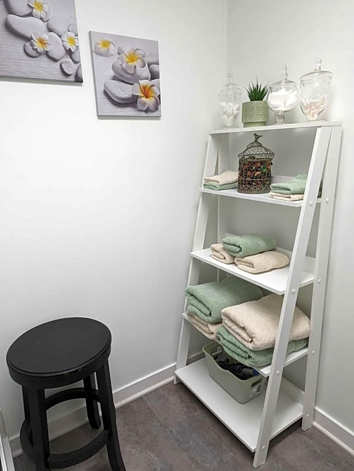 Suite in the Bush-Private Apartment