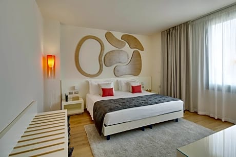 1 King Bed Jrste  Parqet 2Flatv Living Sofa