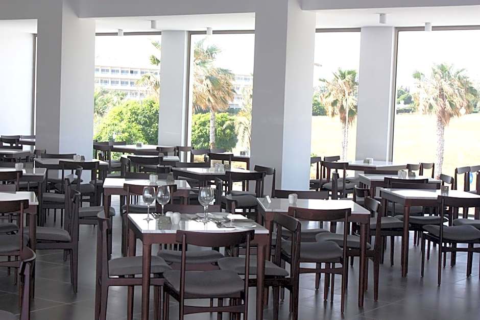 Amphora Hotel & Suites