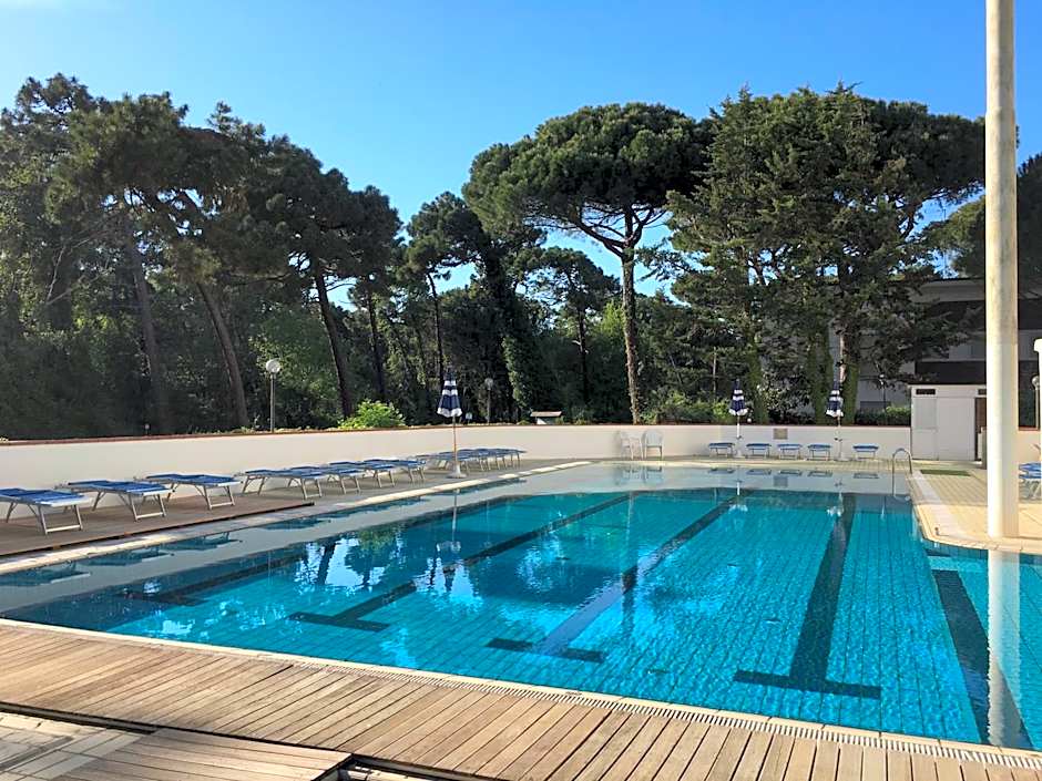 G&D Hotel Deanna Pool&Brunch