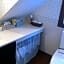 Iza Kamakura Guest House And Bar