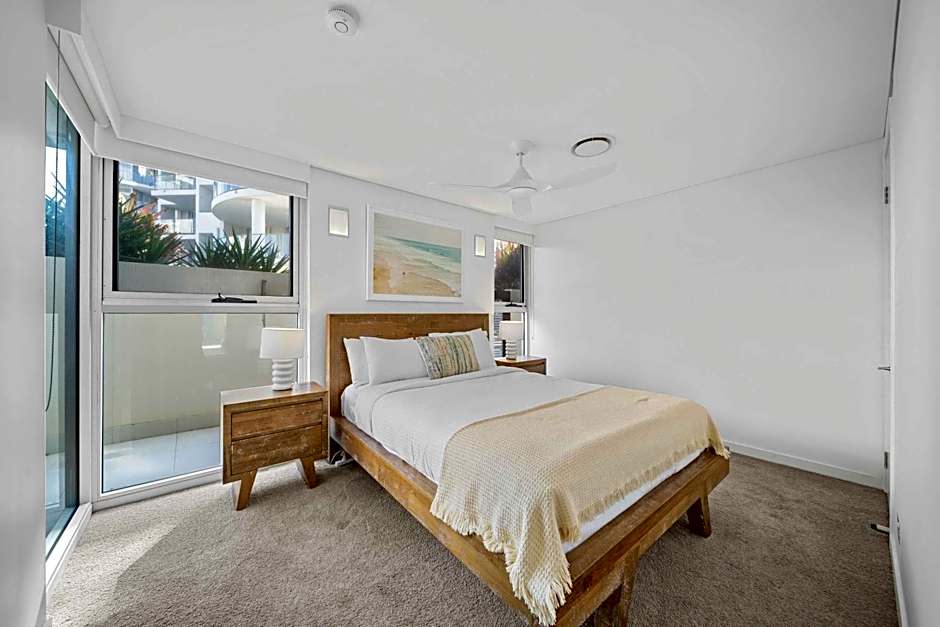 Absolute Beachfront Marcoola - Private Pool - Private Spa Bath - Games