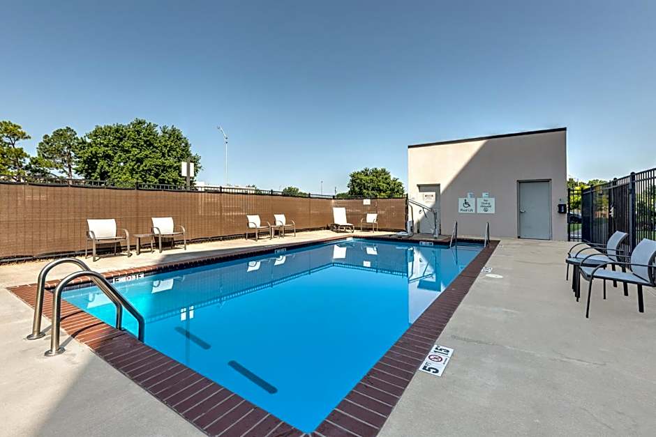 Holiday Inn Express & Suites Moore By IHG