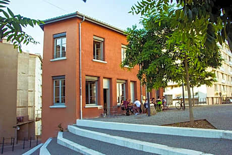 La Maison Rouge - Backpacker Hostel