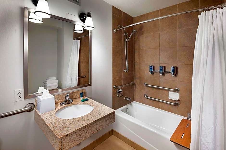 Four Points By Sheraton Kansas City Airport