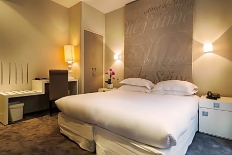 Executive Double Room with Eiffel Tower View