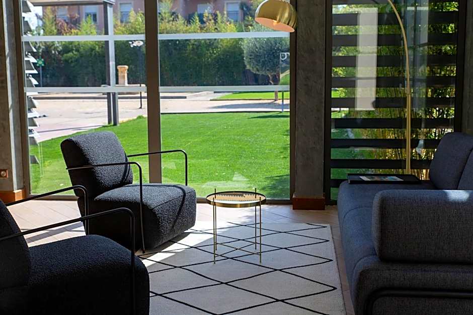 Zenitude Hotel la Valadiere, an Ascend Collection Hotel