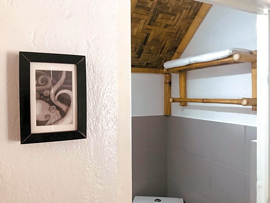 Everyday Sunday Hotel & Cafe