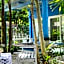 Brassiere Beach Hotel