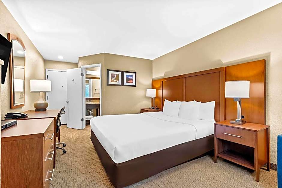 Photo 1 of 6 of 1 King Bed