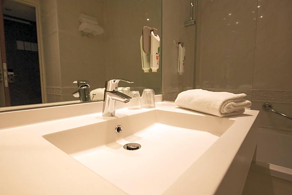 Ibis Styles Paris Tolbiac Bibliotheque