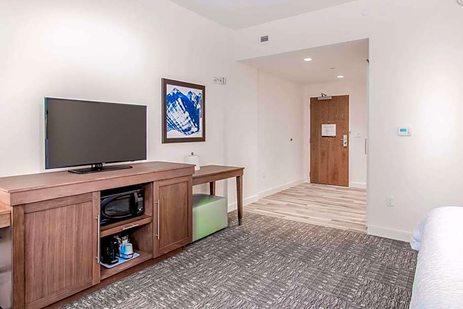 Hampton Inn By Hilton & Suites Panama City Beach-Beachfront