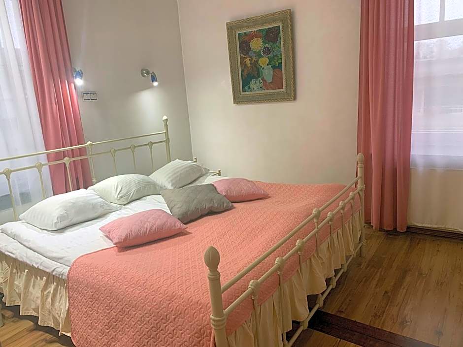 NB hotel with free parking