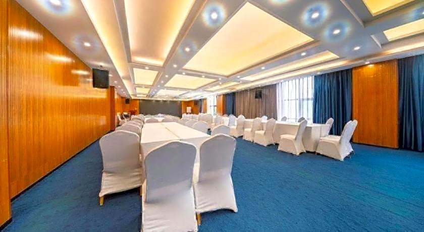 IU Hotels· Lanzhou Xike Station Huanghelou Branch