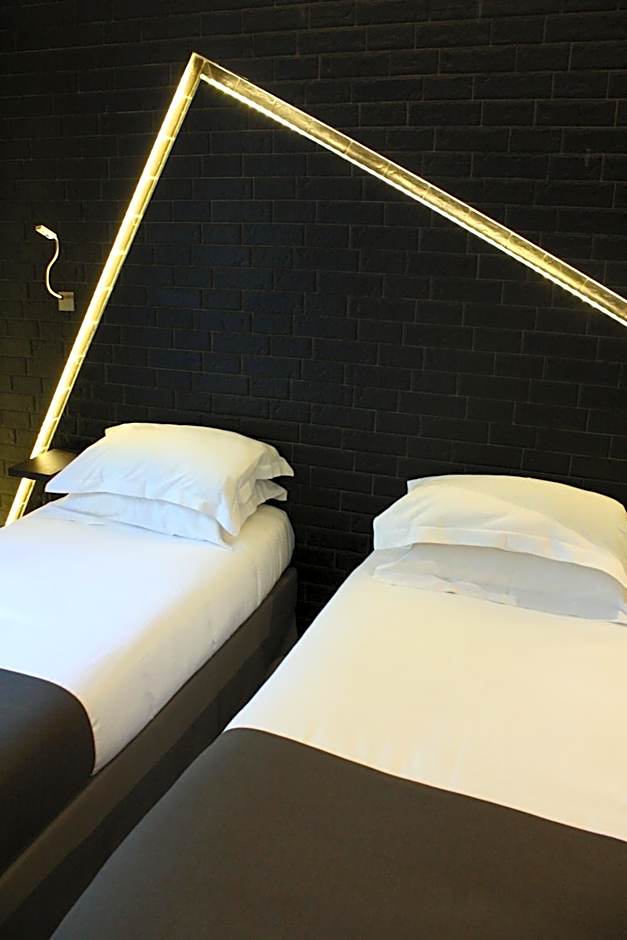 Arc De Triomphe Etoile Hotel